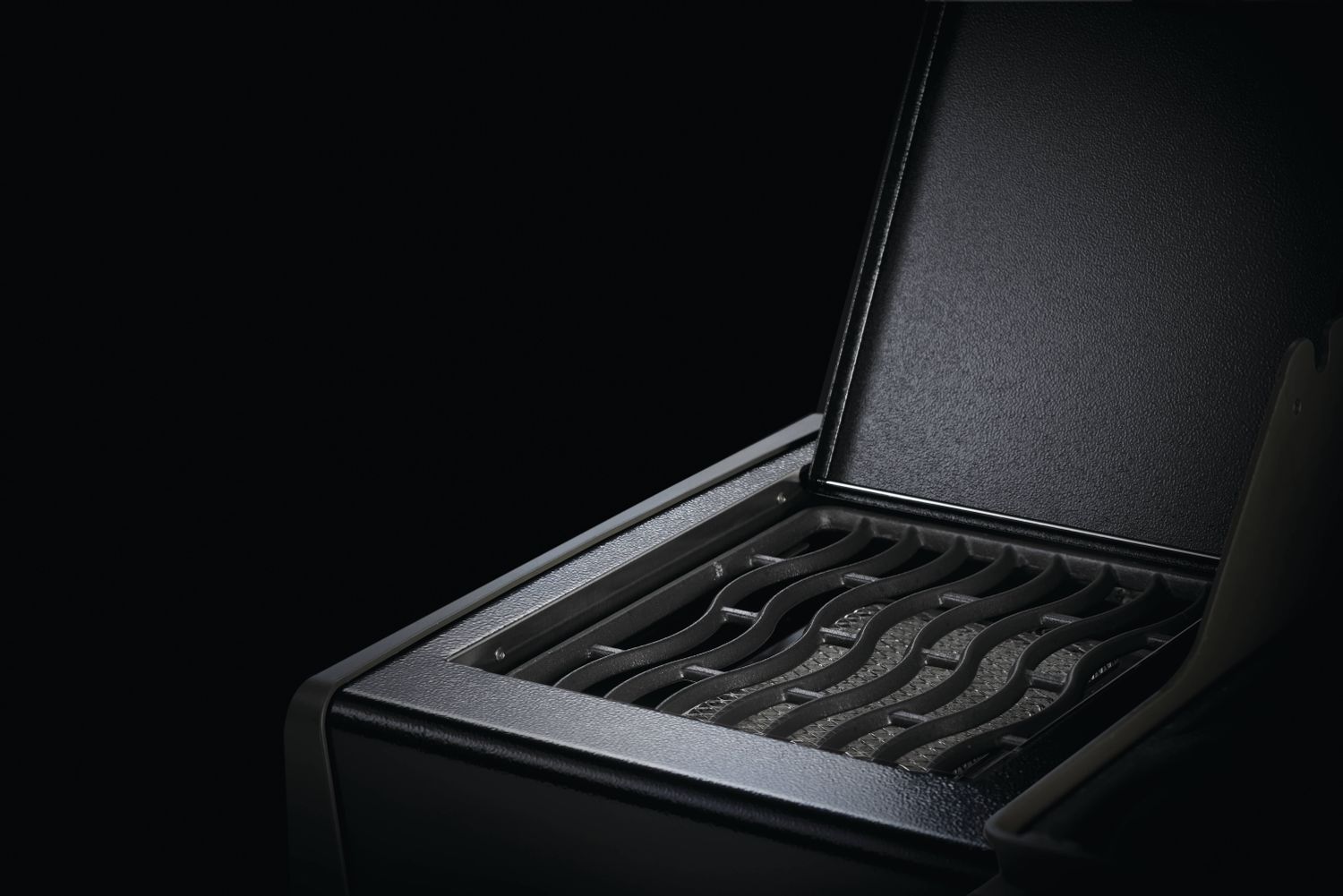 Detalj av Sizzle Zone på Gassgrill Rogue XT 425 all black med Sizzle Zone