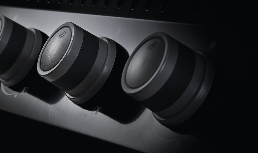 Oversikt av grillflate på Gassgrill Rogue XT 425 all black med Sizzle Zone