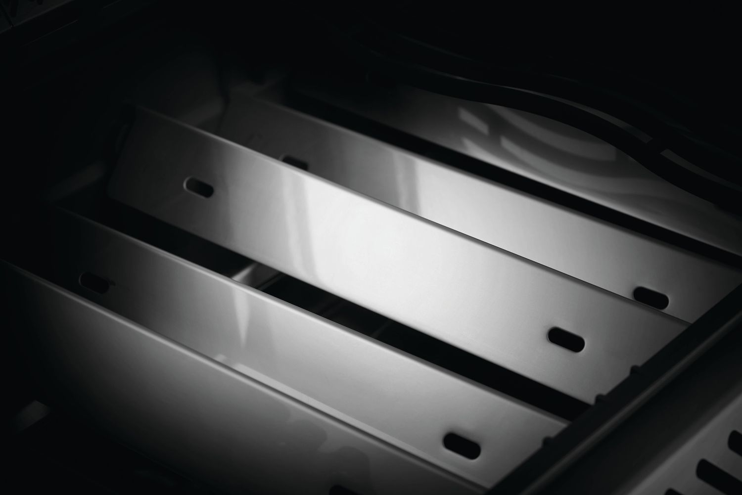 Gassgrill Rogue XT 425 rustfritt stål Sizzle Zone infrarød brenner