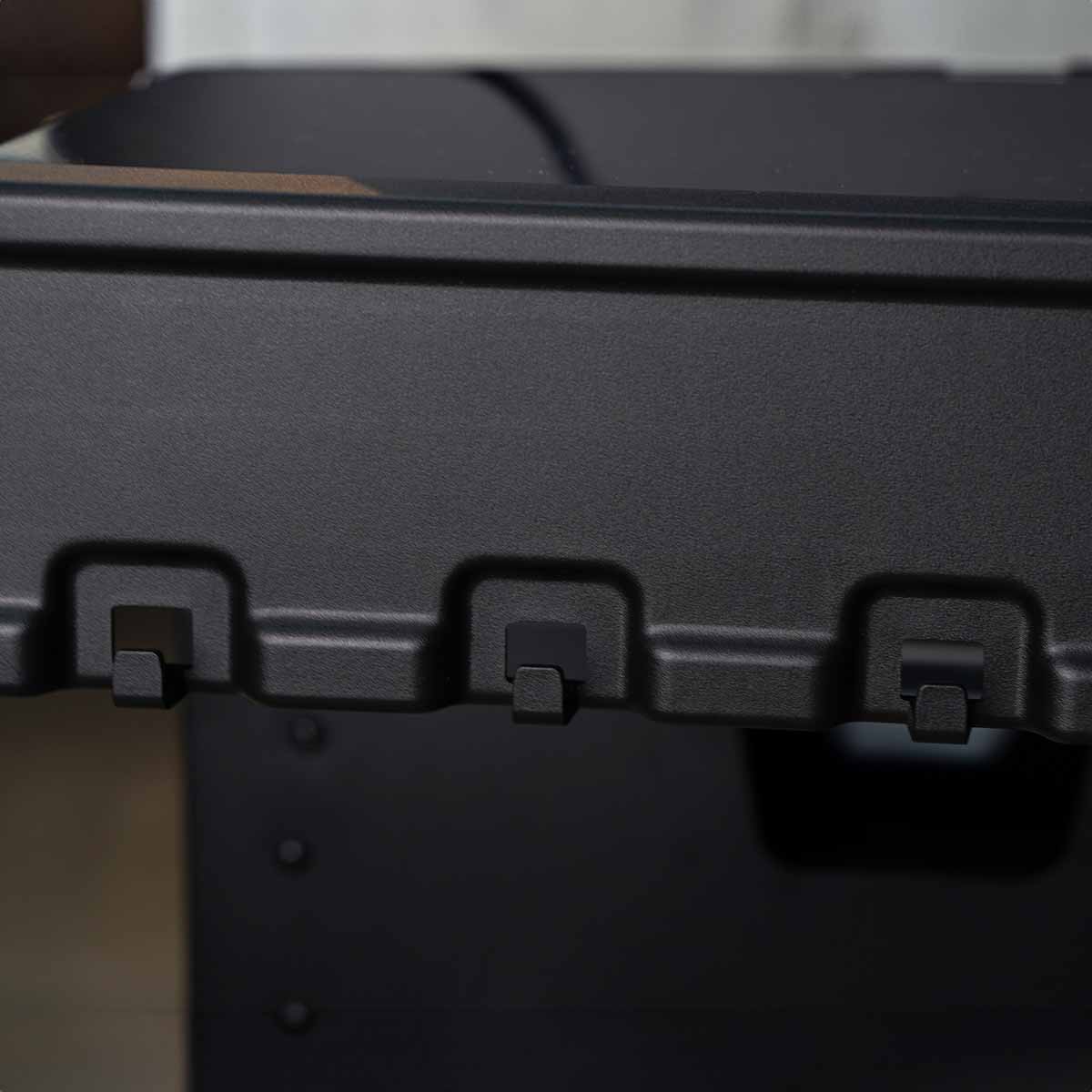 Nærbilde av grillrist på Gassgrill S-401 Pro svart med sidebrenner 4 brennere - SANTOS