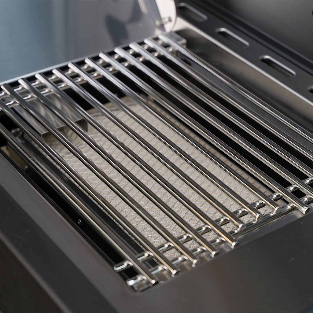 Gassgrill S-418 Pro svart med sidebrenner og bakbrenner bundle lokk åpen