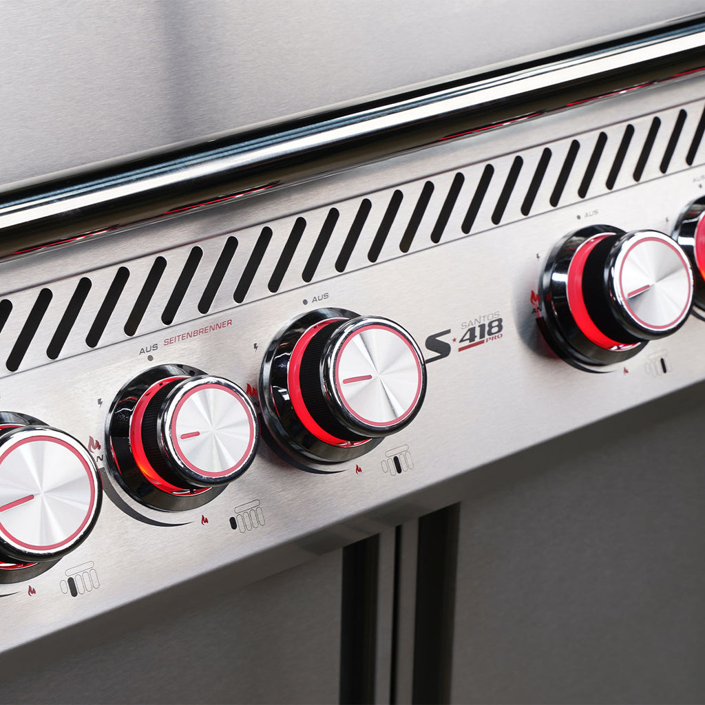 Nærbilde av brennere på Gassgrill S-418 Pro TST rustfritt stål