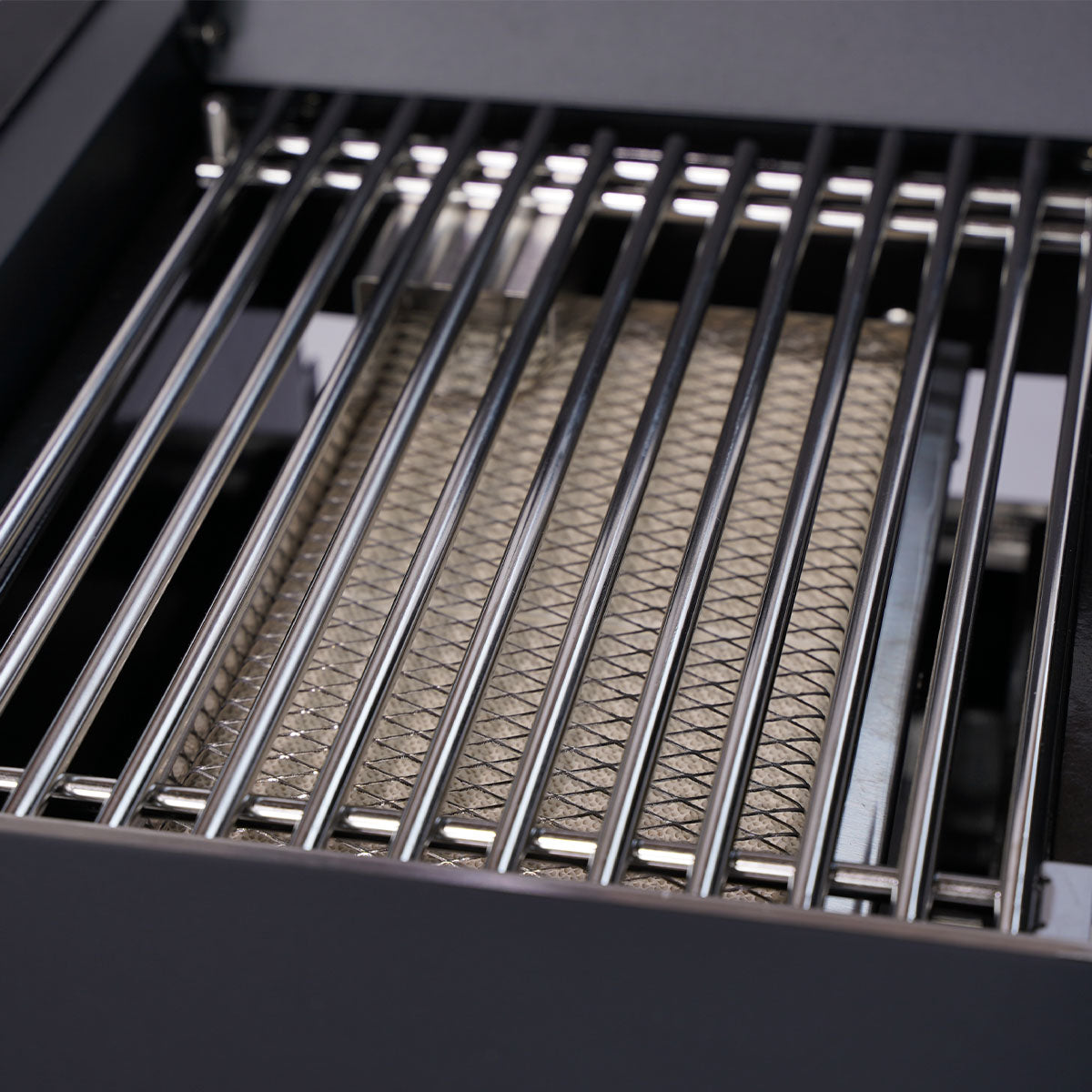 Detalj av knotter på Gassgrill S-518 PRO All Black 5 brennere sidebrenner bakbrenner - SANTOS