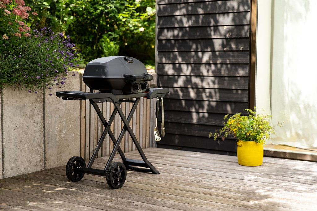 Detalj av WAVE grillrister på Gassgrill TravelQ PRO285X Phantom matt svart med vogn
