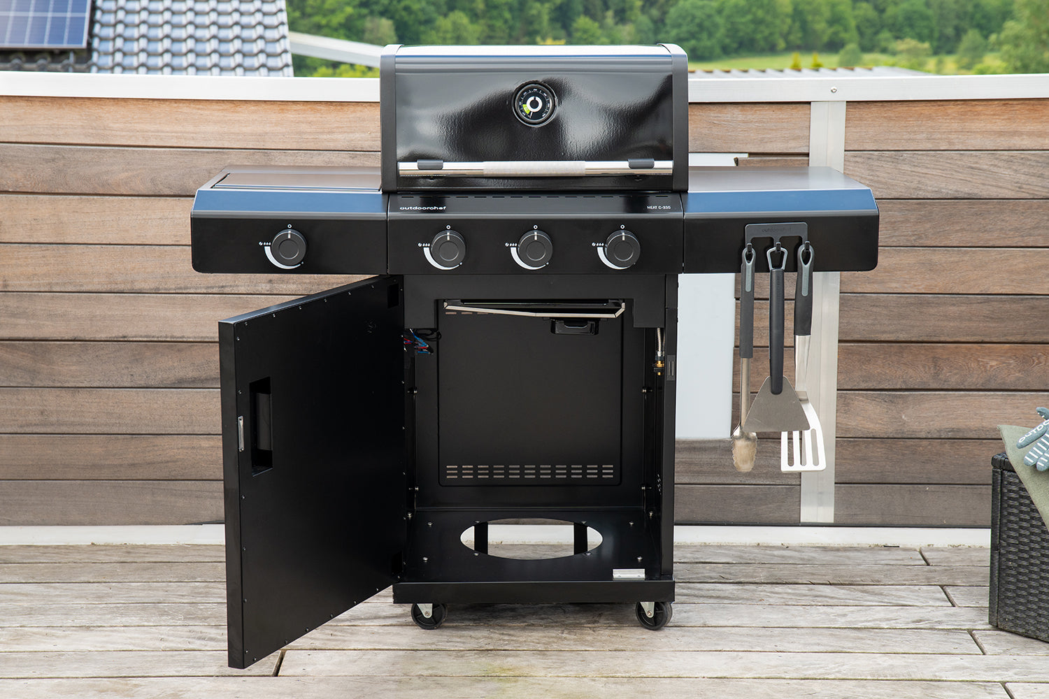 Gassgrill HEAT C-335 3 brennere med Blazing Zone - Outdoorchef med lokk åpent