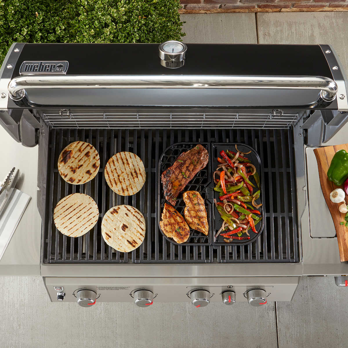 Nærbilde av overflate på GBS 2in1 Sear Grate & grillplate støpejern - Weber