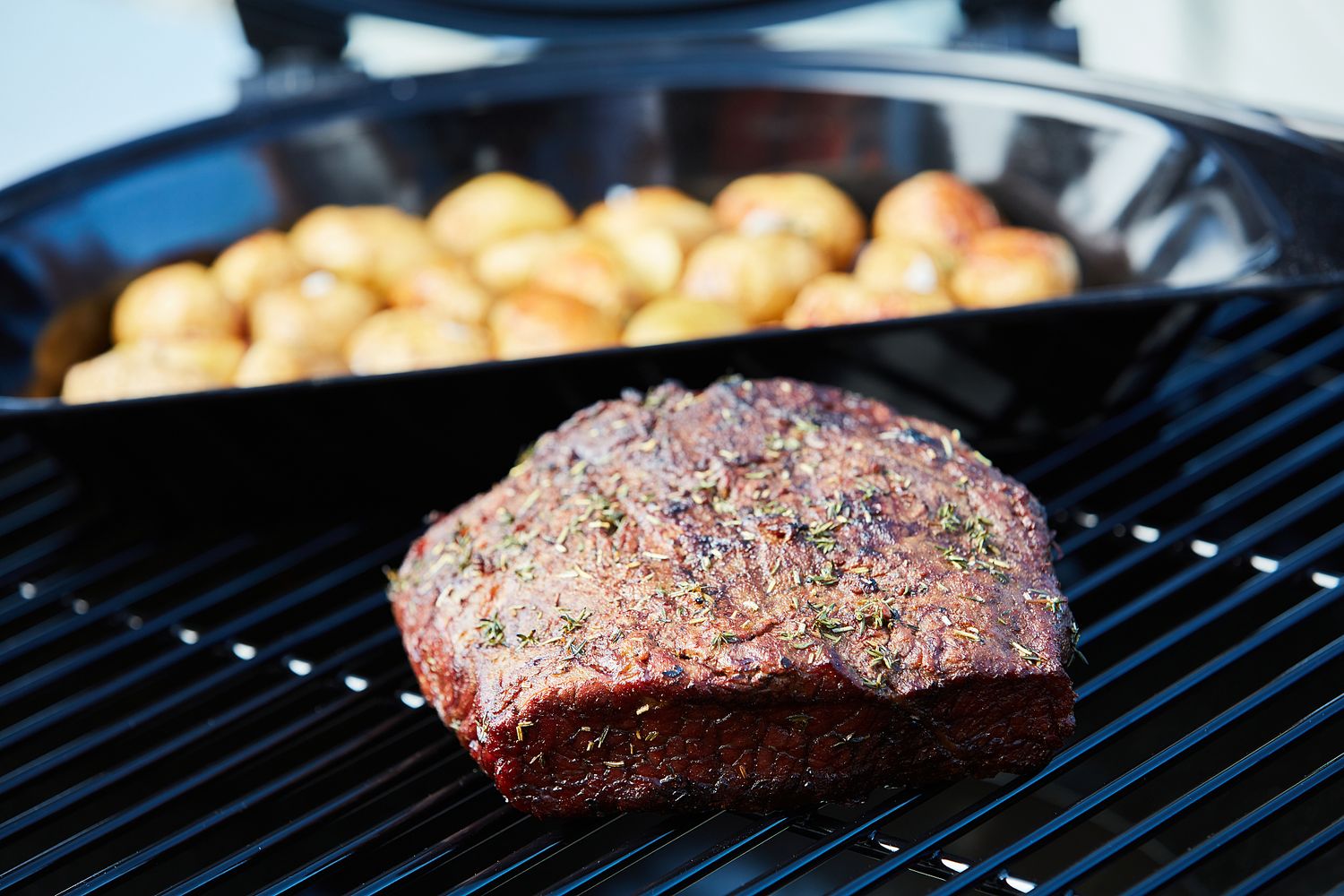 Detalj av Gourmet halvmåne grillskåler 2-delt for kulegrill - Outdoorchef