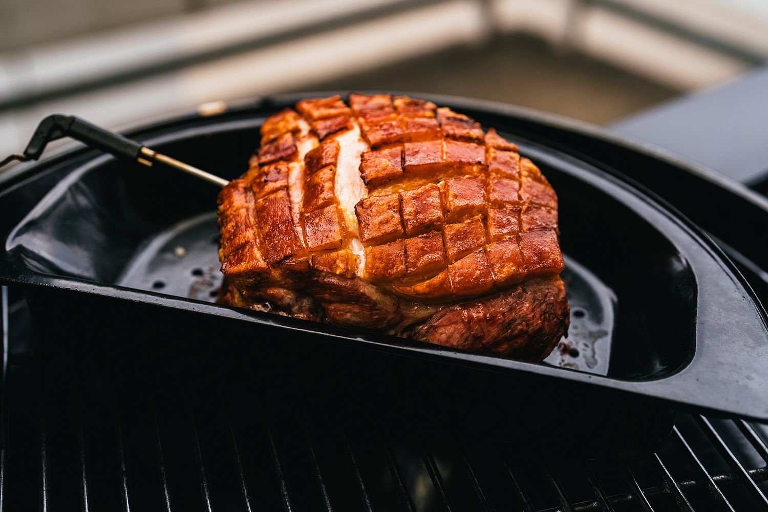 Nærbilde av hull i Gourmet halvmåne grillskåler 2-delt for kulegrill - Outdoorchef