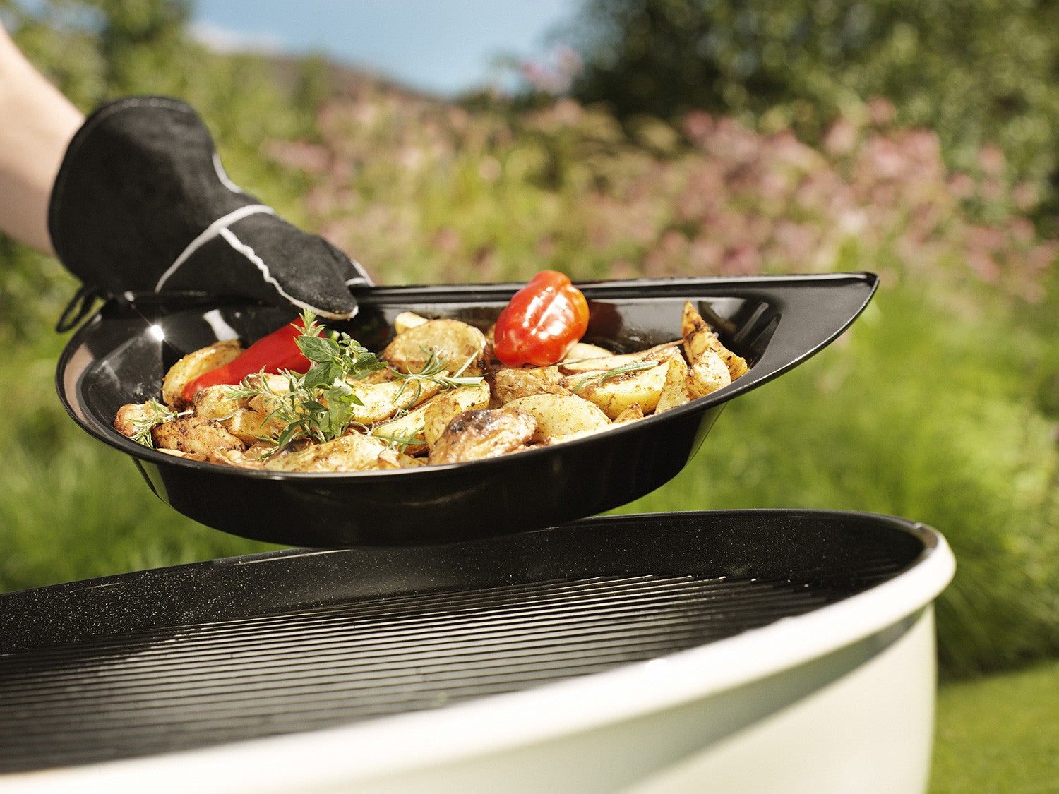 Gourmet halvmåne grillskåler 2-delt for kulegrill - Outdoorchef rengjort og klar til bruk