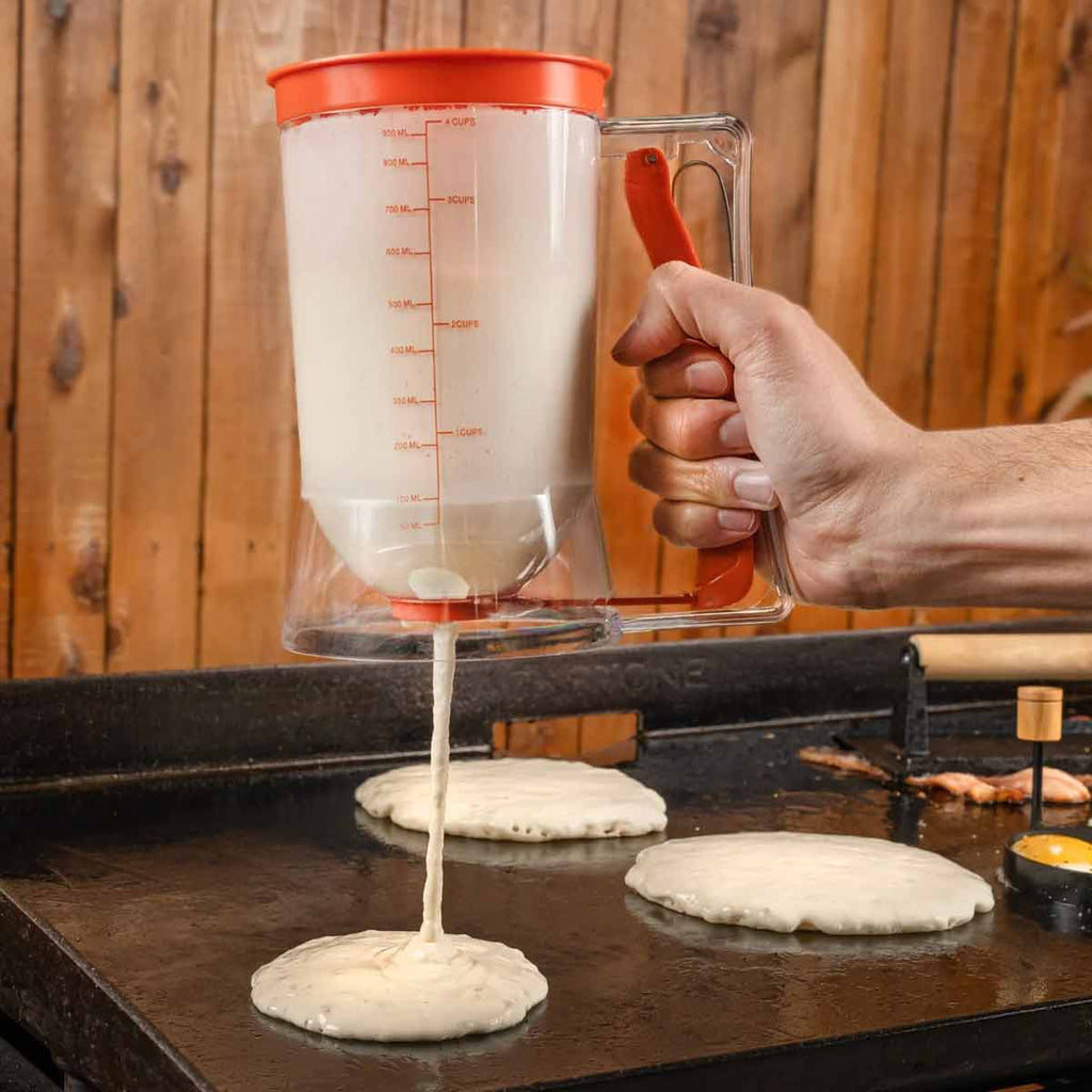 Detalj av Griddle Breakfast Kit 4-delt frokostsett - Blackstone i bruk