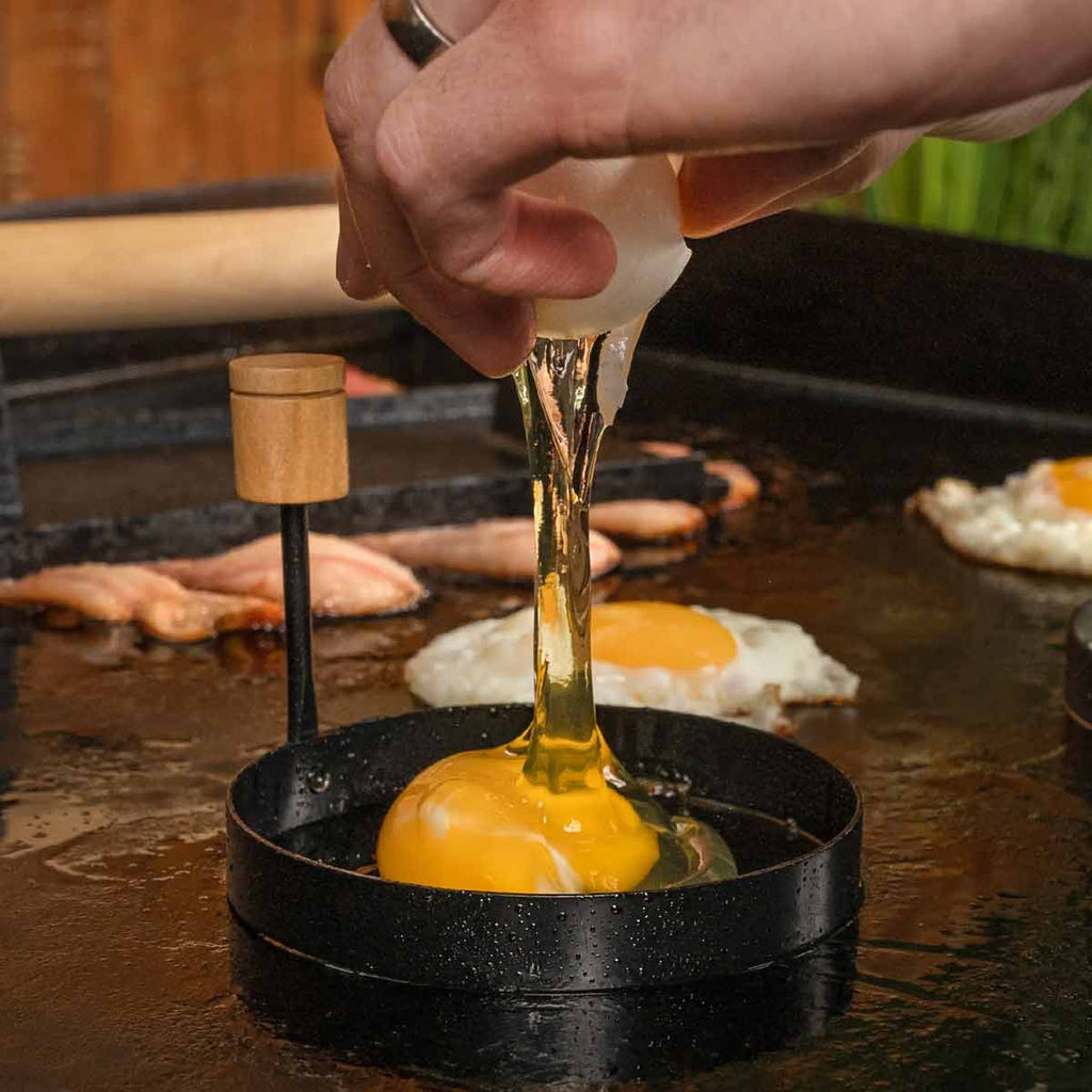 Montert Griddle Breakfast Kit 4-delt frokostsett - Blackstone på grillplate