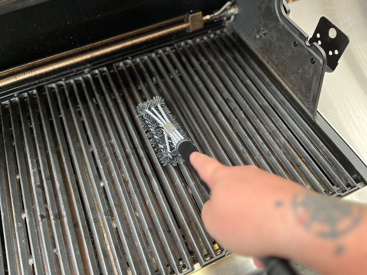 Detalj av nylonbørster på Grillbørste med nylonbørster 3-delt hode 45 cm