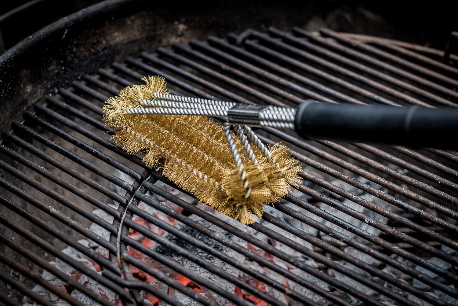 Grillbørste messing for støpejernsrist 45 cm trippelhode bakside