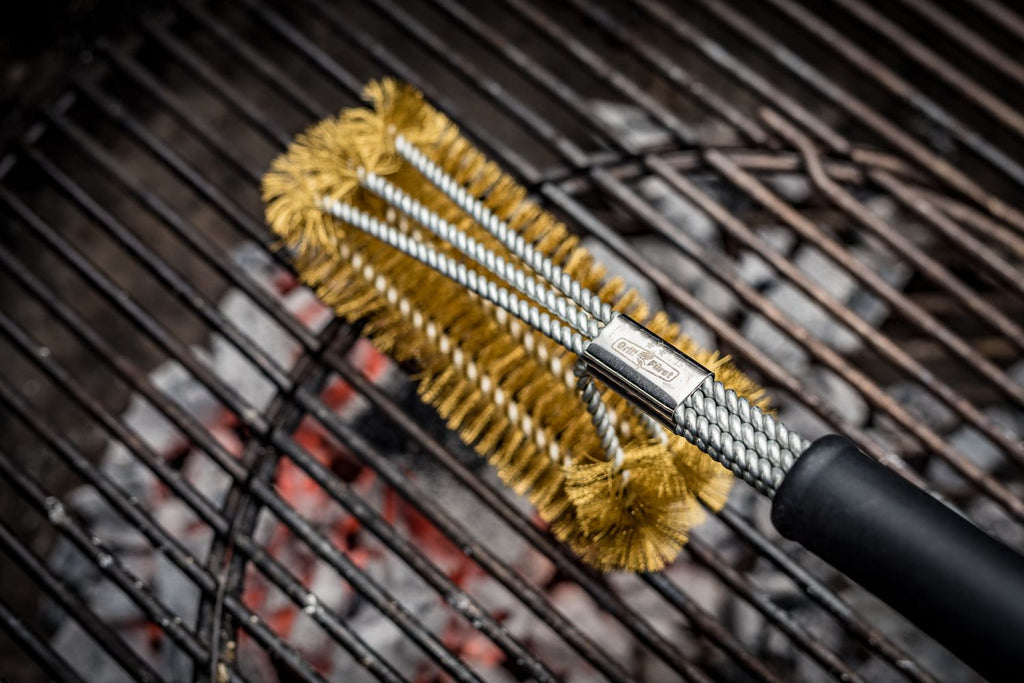 Grillbørste messing for støpejernsrist 45 cm trippelhode detalj av børstehode