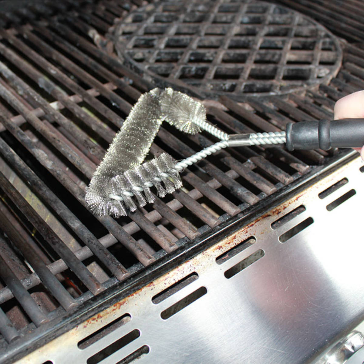 Montert Grillbørste trekantet rustfritt stål 30 cm - SANTOS i bruk