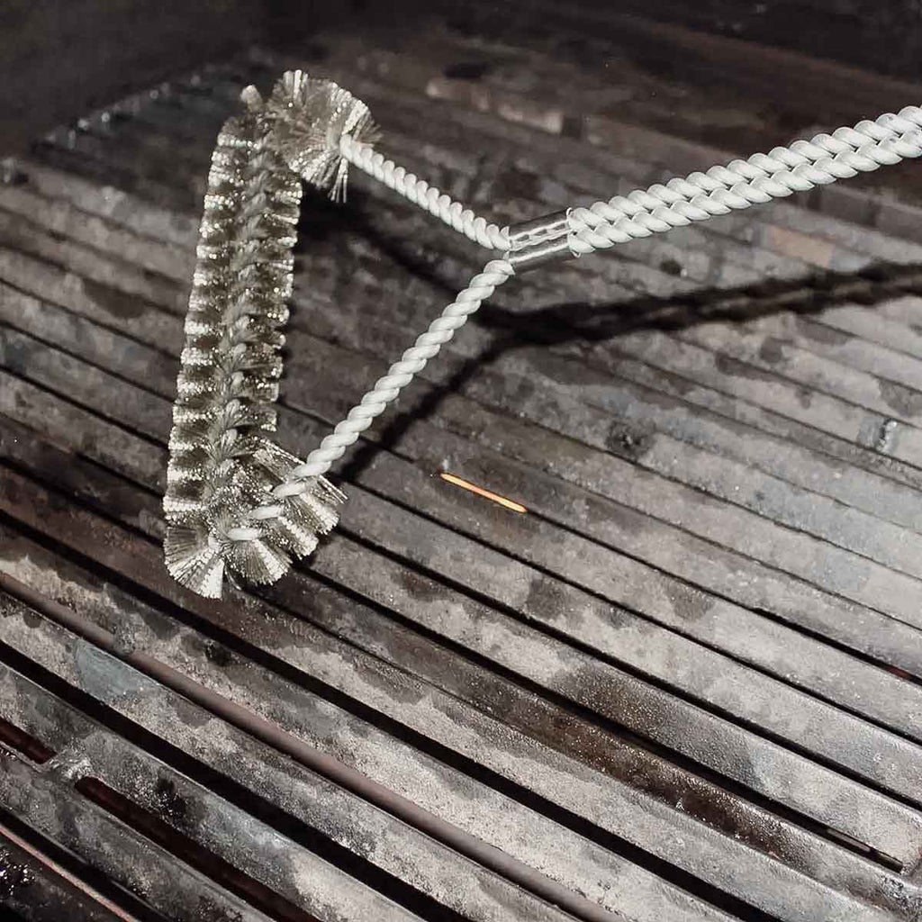 Montert Grillbørste trekantet rustfritt stål 55 cm - SANTOS på grill