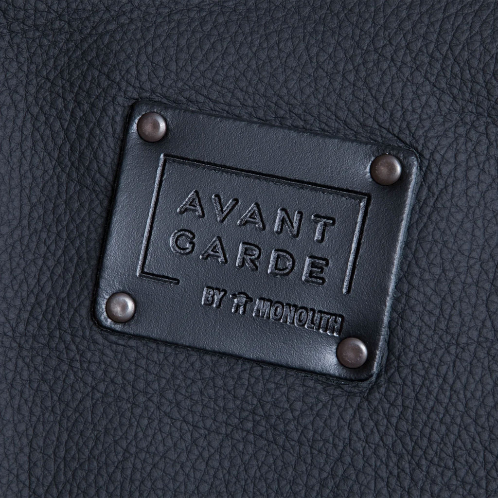 Detaljbilde av lær og logo på Grillforklæ AVANTGARDE lær str. XL svart