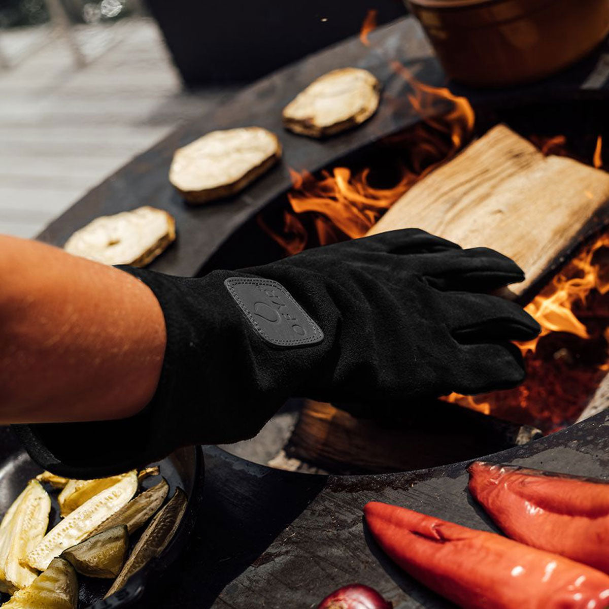 Grillhansker semsket skinn svart - OFYR bakside