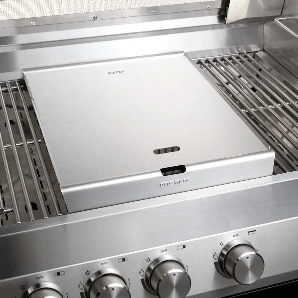 Detalj av åpninger i bunnen på Grillkurv med lokk rustfritt stål 16" Otto Wilde Grillers