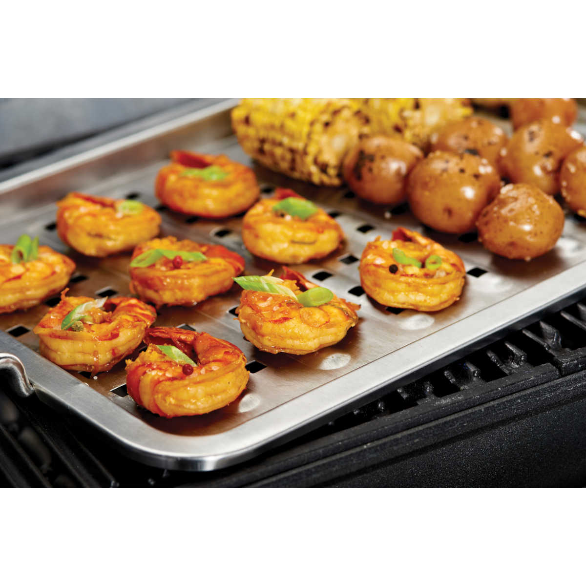 Detalj av Grillkurv perforert 40 x 28 cm - Broil King