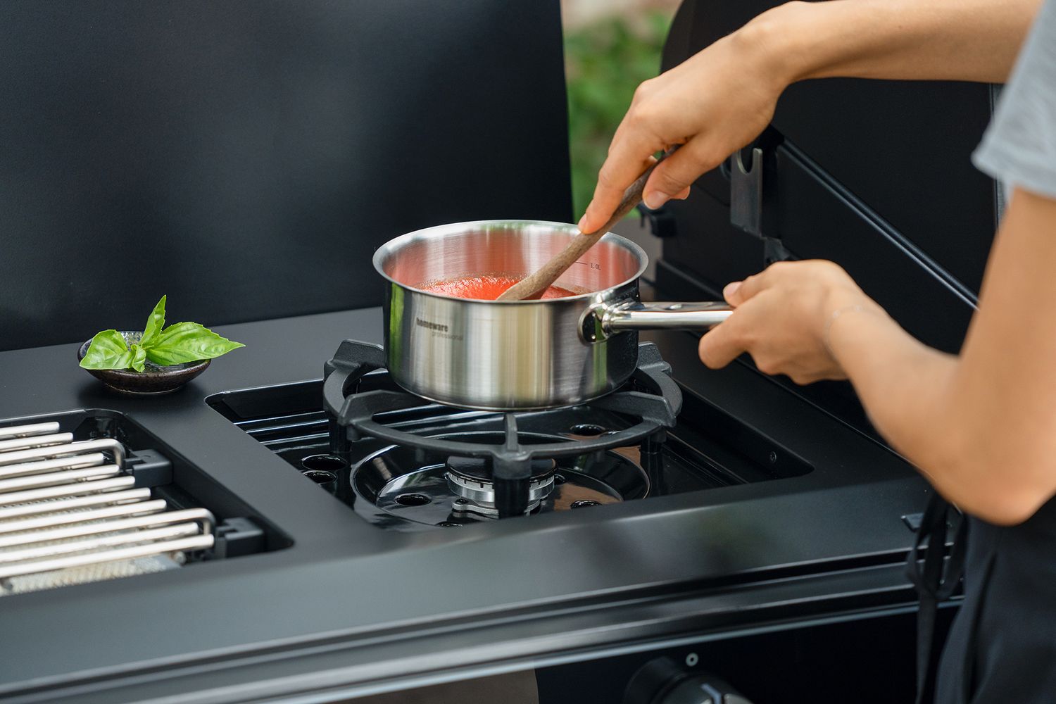 Gassflaskeholder i underskap på Grillmodul HEAT X-245 K