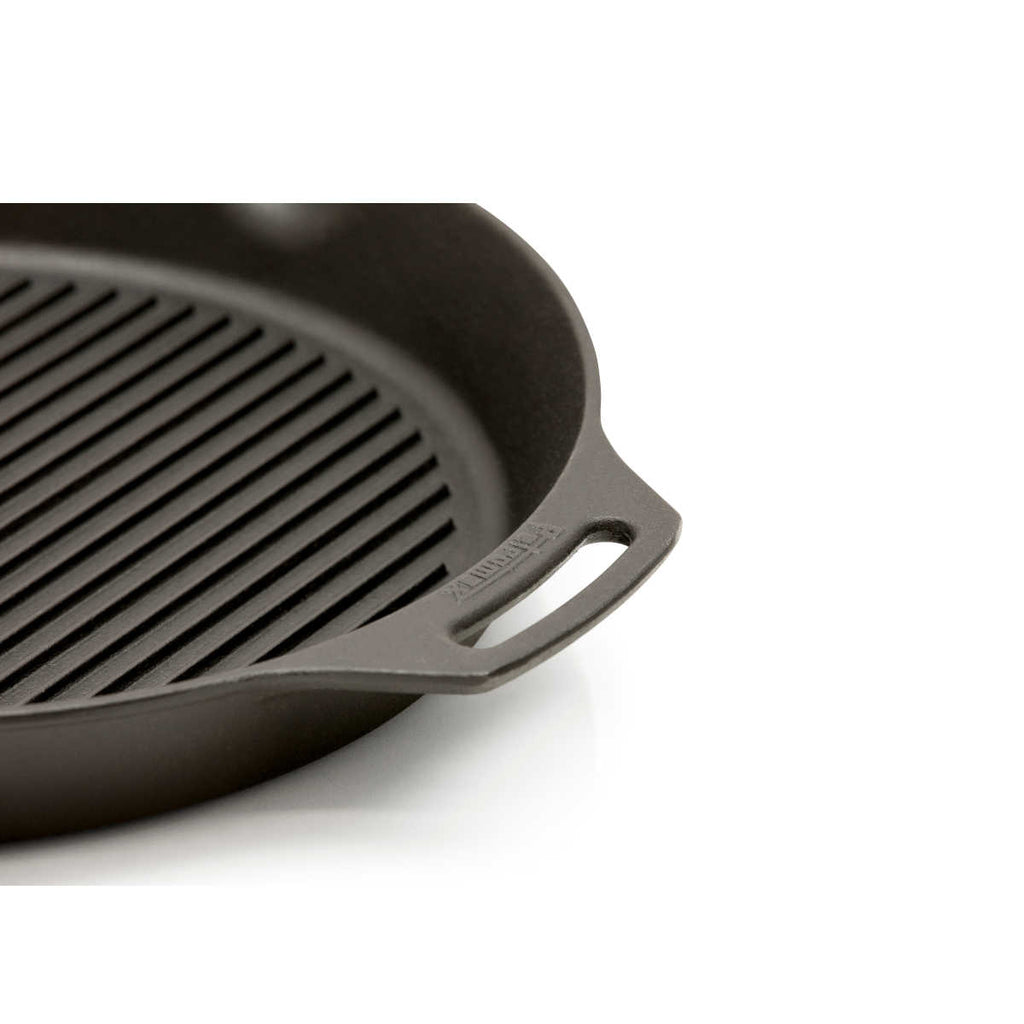 Grillpanne støpejern gp30h-t med to håndtak 30 cm - Petromax nærbilde av riller