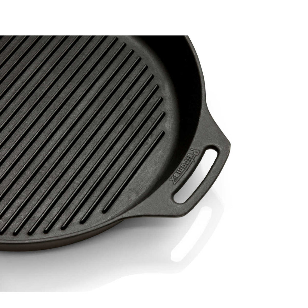 Detalj av rillet bunn på Grillpanne støpejern gp35h-t med to håndtak 35 cm