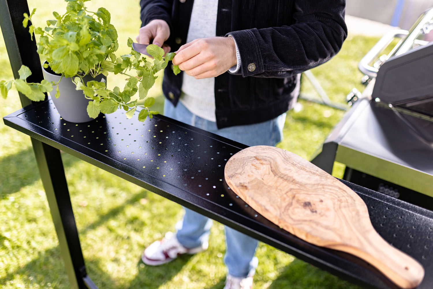 Seteområde under Grillpaviljong i stål med metalltak og hyller - Grillfürst