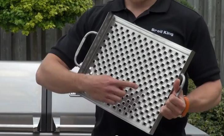 Montert Grillplate Imperial Topper rustfritt stål 39x33 cm - Broil King på grill