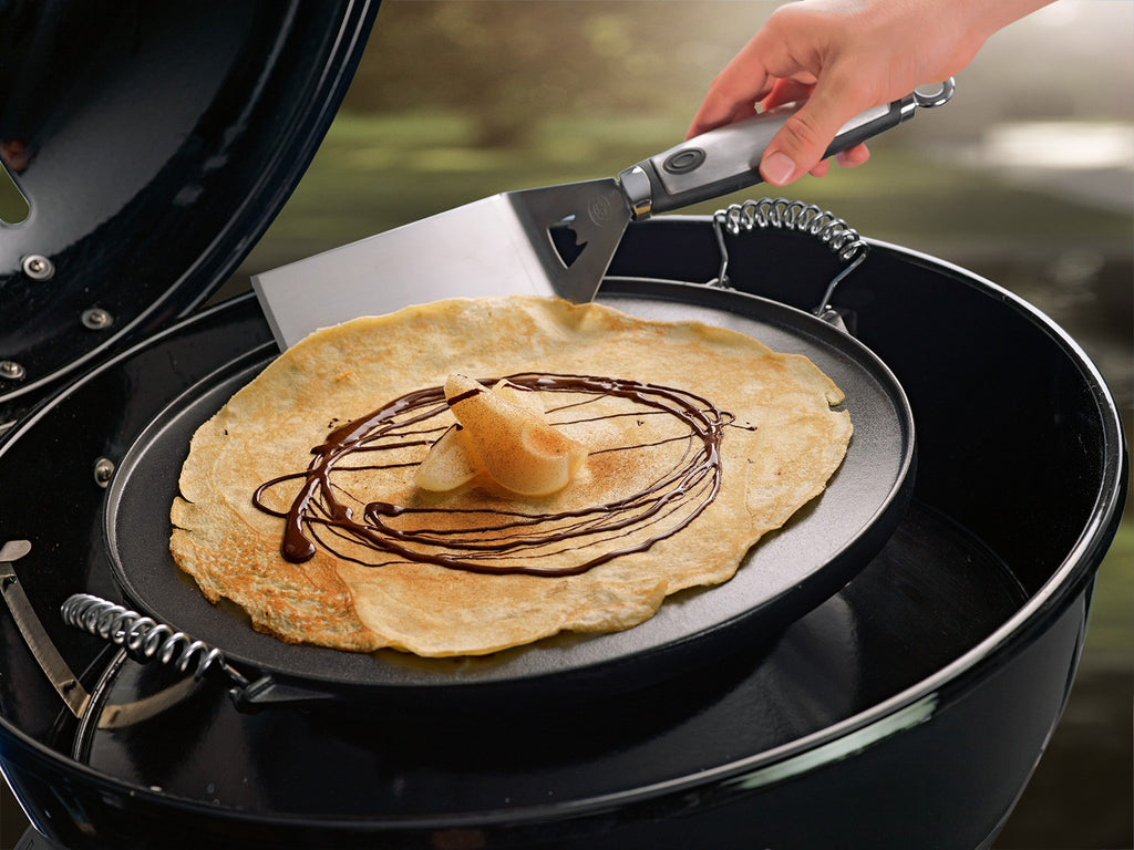 Montert Grillplate støpejern rund Ø 33 cm for kulegrill - Outdoorchef på kulegrill