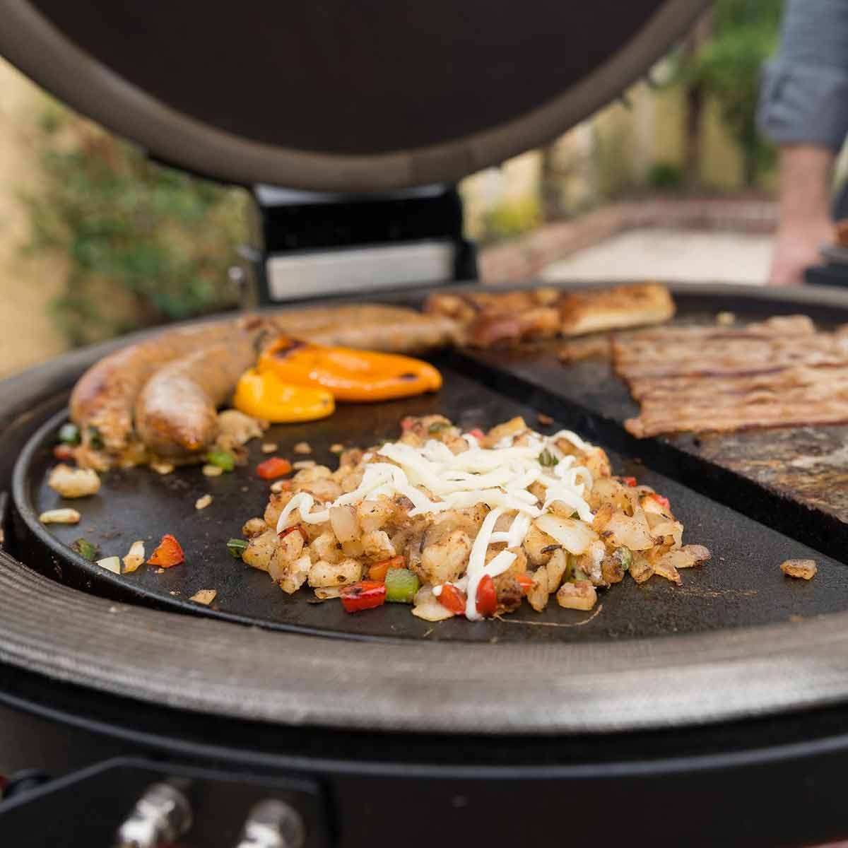 Detalj av Grillplate støpejern vendbar halvrund Big Joe