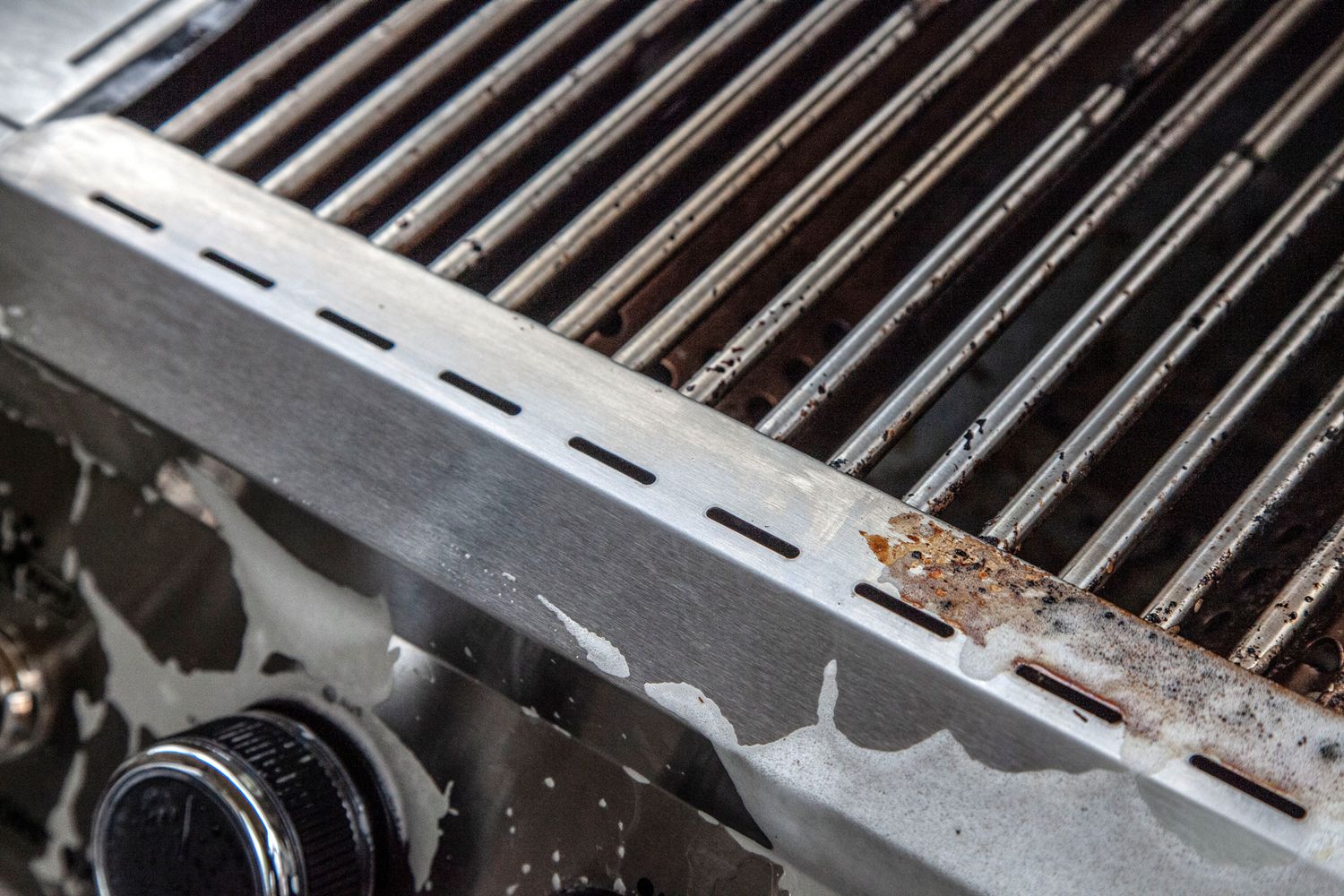 Montert bruk av Grillrengjøring skumrens for glass og emalje 300 ml - Grillfürst på grillflate