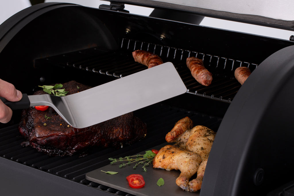 Montert Grillspade Baron ekstra lang 44 cm rustfritt stål Broil King i bruk