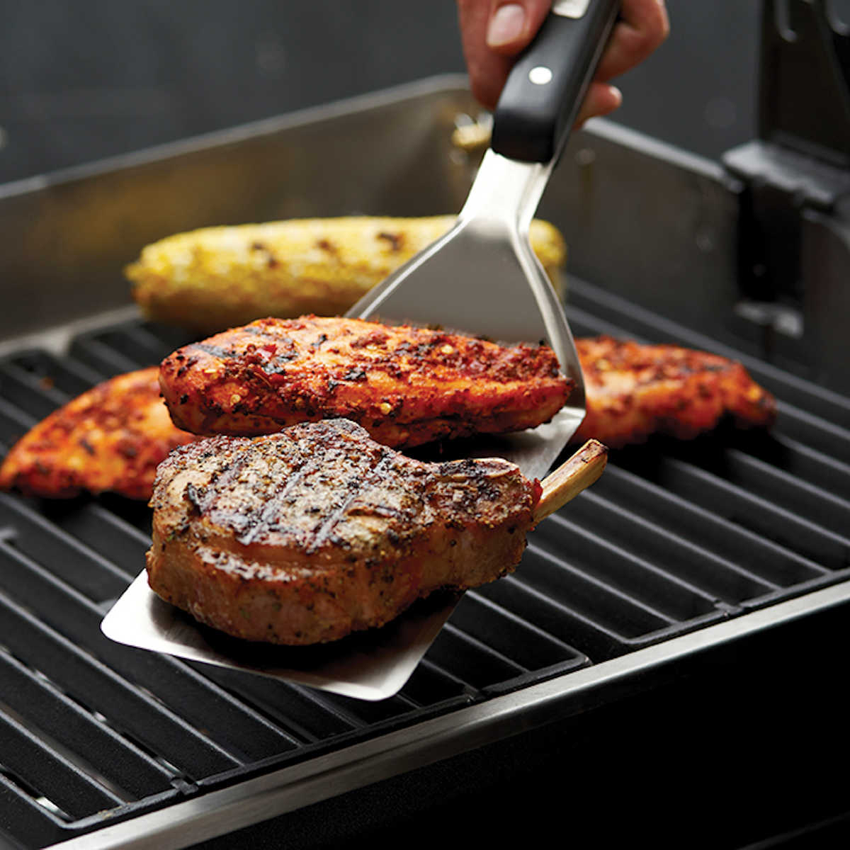 Montert Grillspade Imperial ekstra lang rustfritt stål Broil King på grill