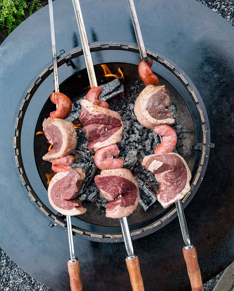 Detaljbilde av teaktrehåndtak på Grillspyd 85 cm rustfritt stål 3 stk OFYR