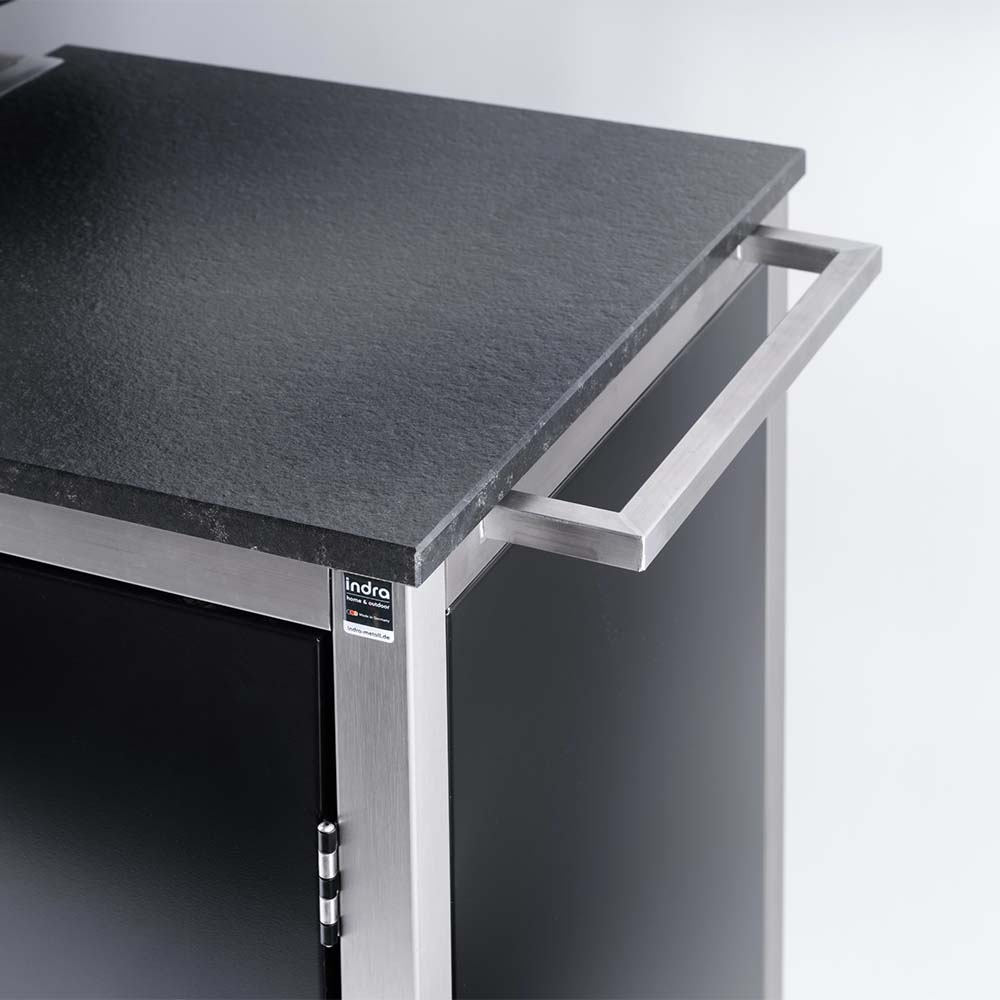 Nærbilde av granitt arbeidsflate på Grillstasjon INDRA Blackline