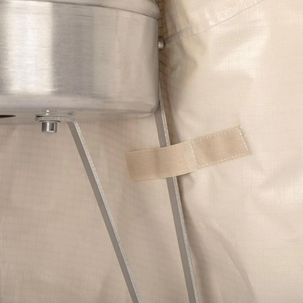 Detalj av borrelåser på Grilltrekk for Pyron ildtønne polyester