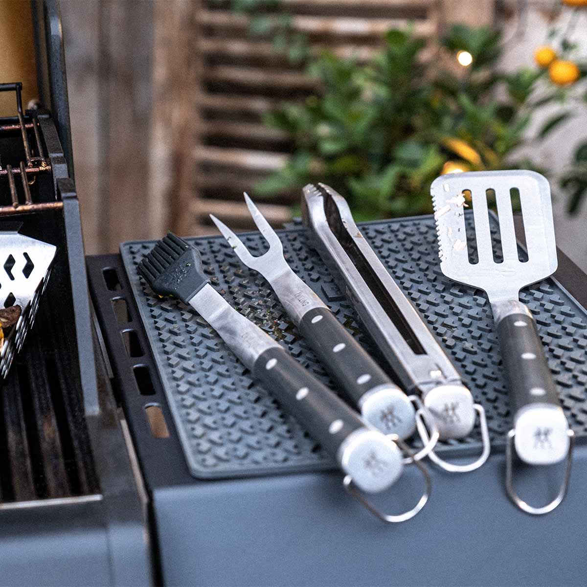 Grillverktøy sett BBQ+ 5-delt rustfritt stål - ZWILLING nærbilde av kjøttgaffel