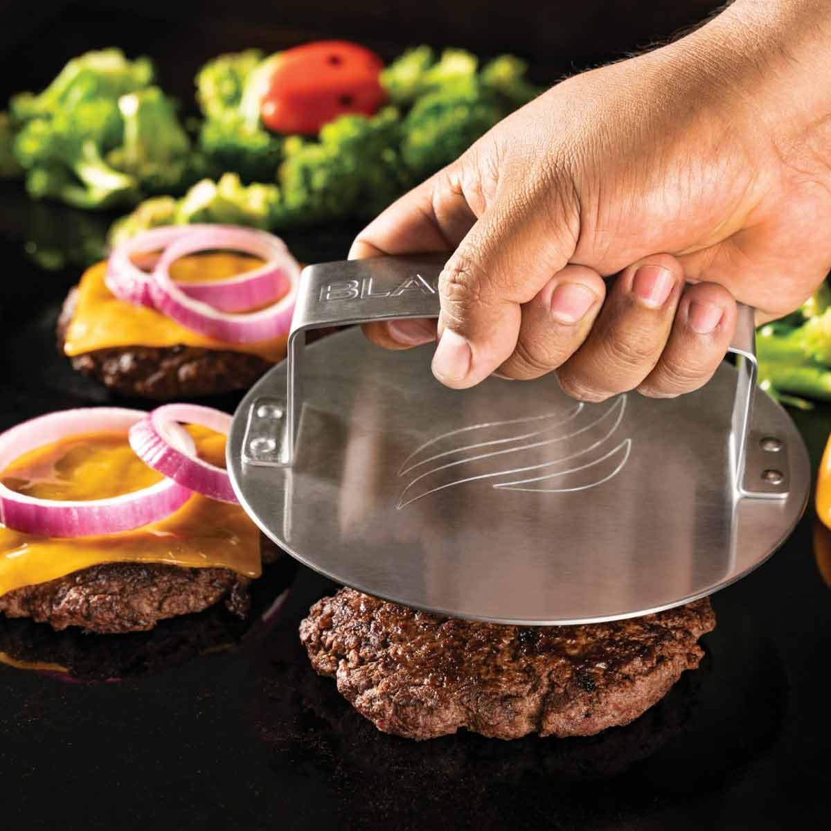 Detalj av hamburgerpresse i Hamburger tilbehørssett 3-delt smashburger - Blackstone