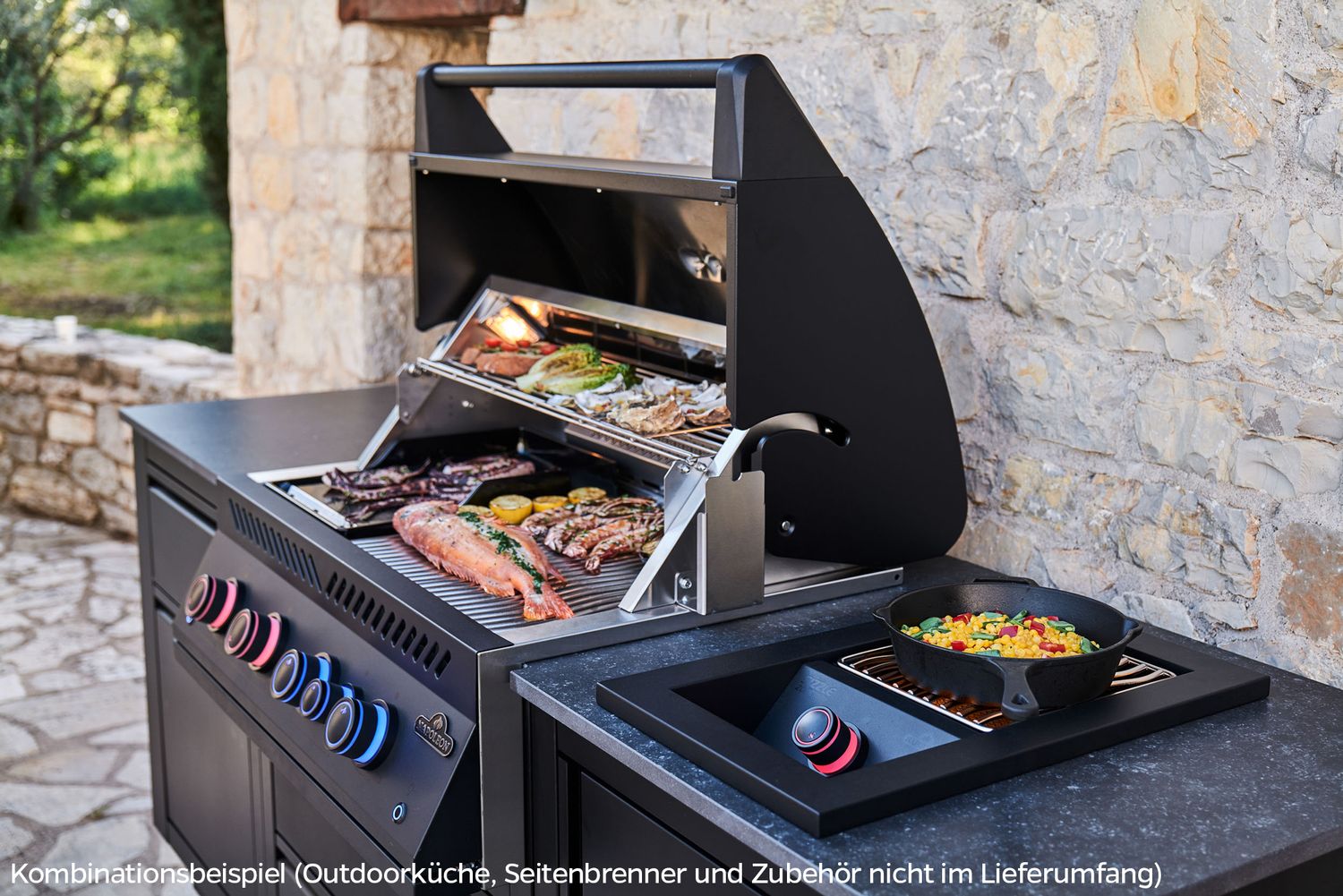 Detaljbilde av grillristene på Innebygd grill 700-Series 32 matt svart 4 brennere - Napoleon
