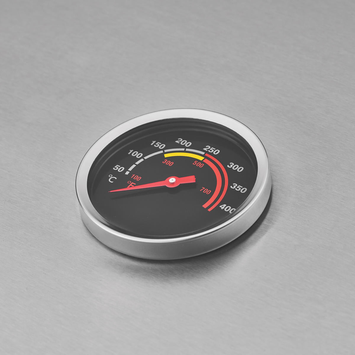 Innebygd grill BeefEater 1500 serie 4 brennere støpejern i bruk