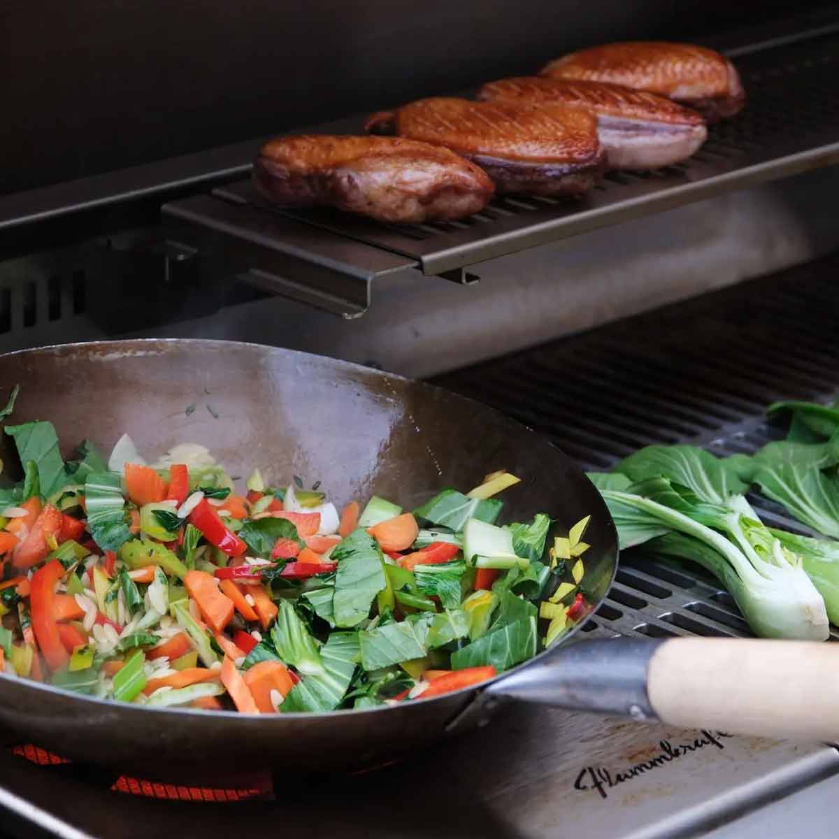 Nærbilde av grillrist på Innebygd grill Block Ds Gen. 5 rustfritt stål 85 cm