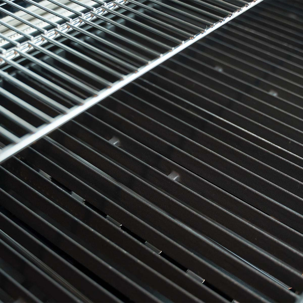 Nærbilde av støpejernsrist på Innebygd grill Free S-510 med LED-belysning 5 brennere svart