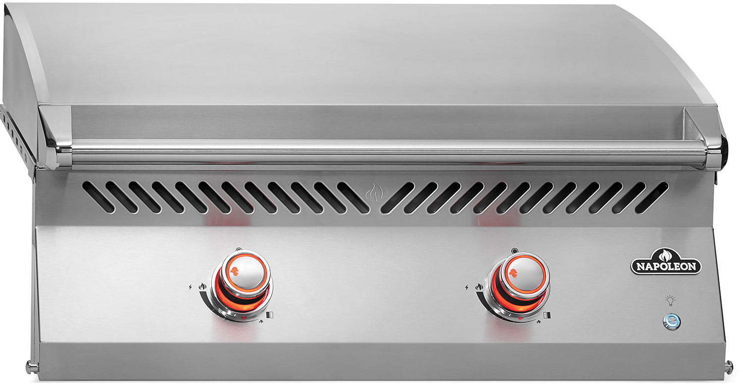 Innebygd plancha grill 700-Series 32" rustfritt stål Napoleon i bruk