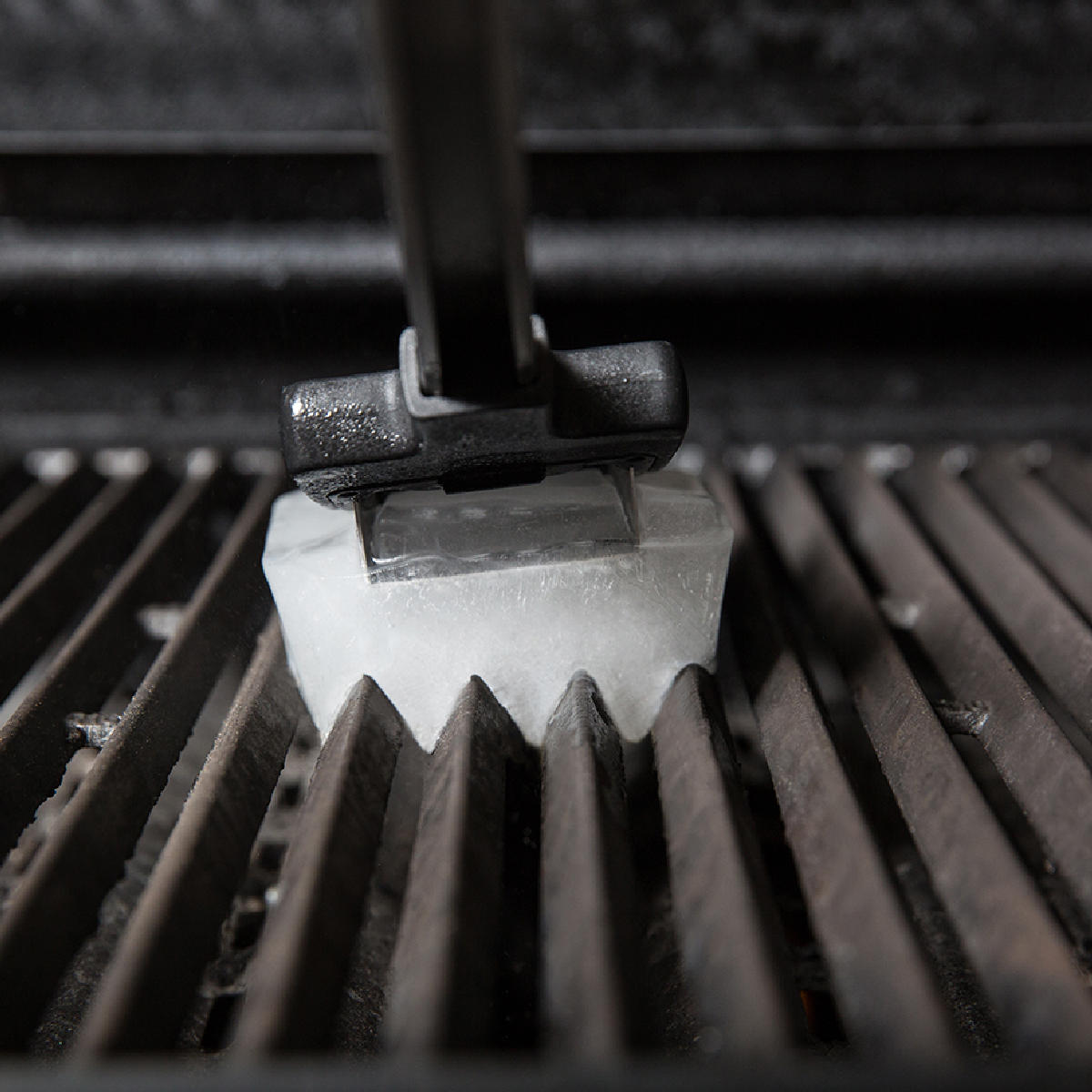 Is-rengjøringsbørste for grillrist - Broil King detalj