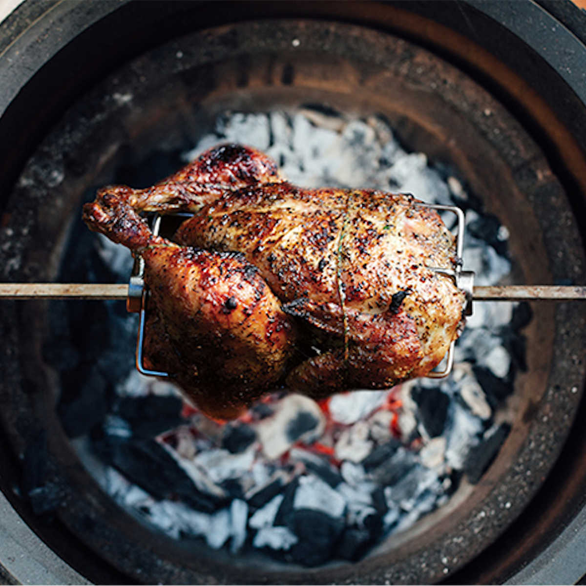 JoeTisserie dreiespidd for Classic - Kamado Joe nærbilde