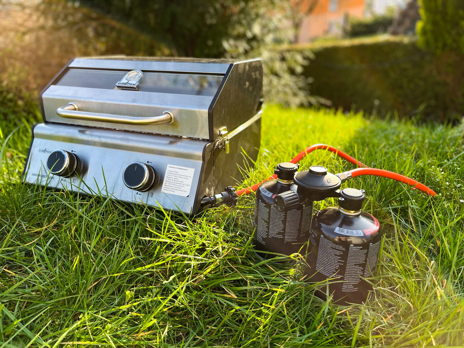 Kartusje-trykkregulator 50 mbar med 12 gasskartusjer detalj av ventil