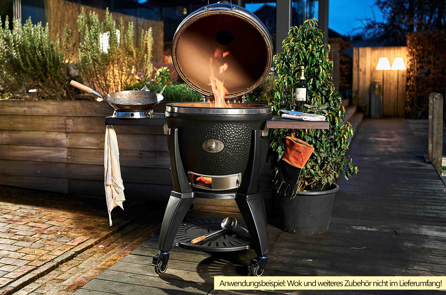 Detalj av Keramisk grill AVANTGARDE.66 med stativ og sidebord