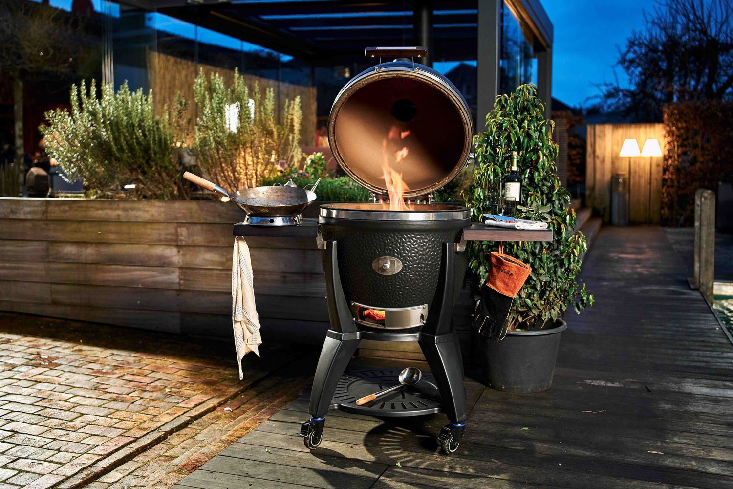 Nærbilde av grillrist i Keramisk grill AVANTGARDE.55 med stativ og smoke set - Monolith