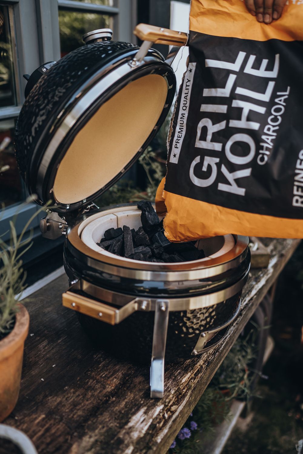 Keramisk grill ICON Black med feuerplatte og grilltrekk - Monolith